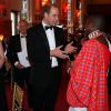 Le prince William et Tom Lalampa, récompensé par un Tusk Trust Award, lors du gala pour les 25 ans du Tusk Trust à Windsor le 21 mai 2015