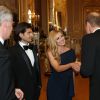 Katherine Jenkins, enceinte, salue le prince William lors du gala pour les 25 ans du Tusk Trust à Windsor le 21 mai 2015