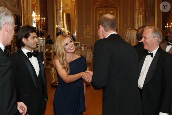 Katherine Jenkins, enceinte, salue le prince William lors du gala pour les 25 ans du Tusk Trust à Windsor le 21 mai 2015