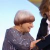 Agnès Varda reçoit la Palme d'or d'honneur du 68e Festival de Cannes, des mains de Jane Birkin.
