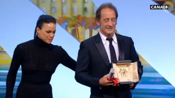 Michelle Rodriguez et Vincent Lindon, prix d'interprétation masculine, en cloture du 68e Festival de Cannes.