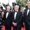 Claude Lorius, Luc Jacquet - Montée des marches du film "La Glace et le Ciel" pour la cérémonie de clôture du 68e Festival du film de Cannes le 24 mai 2015