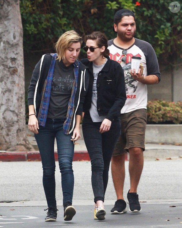 Kristen Stewart et sa compagne Alicia Cargile sont allées déjeuner avec un ami à Los Angeles, le 25 mai 2015.