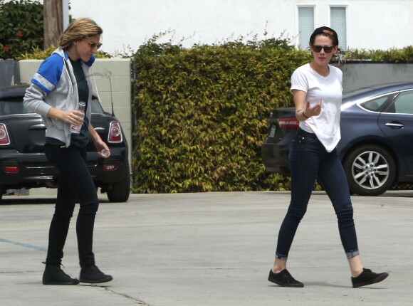 Exclusif - Kristen Stewart et sa supposée petite amie Alicia Cargile à la sortie de studios à Santa Monica, le 6 mai 2015.