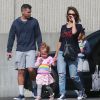 Exclusif - Jessica Alba en famille avec son mari Cash Warren et leurs enfants Honor et Haven à la sortie d'une pharmacie à Beverly Hills, le 25 mai 2015