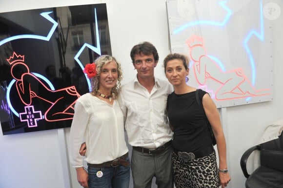 Exclusif - Valeria Attinelli, Denis Westhoff (fils de Françoise Sagan) et sa femme Nathalie - Vernissage de l'exposition "Allumeuse" de Valeria Attinelli à la galerie Caplain à Paris 18 juin 2013.