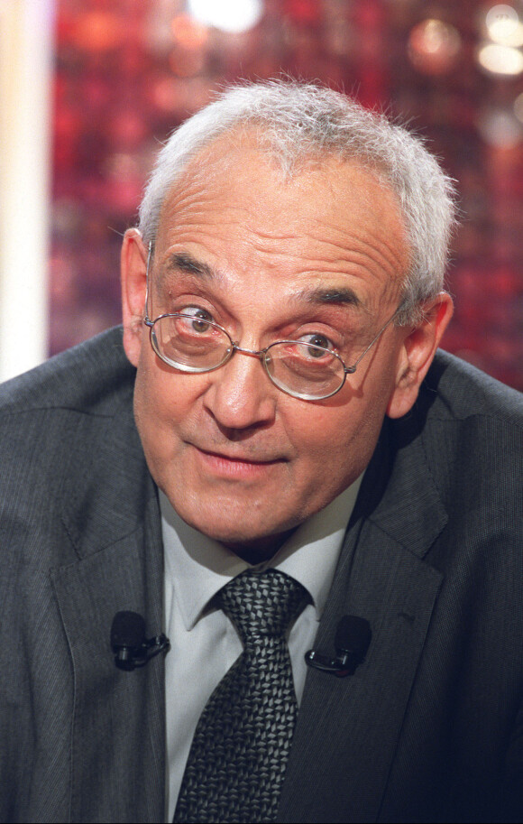Max Gallo à "Vivement dimanche" en 2001.