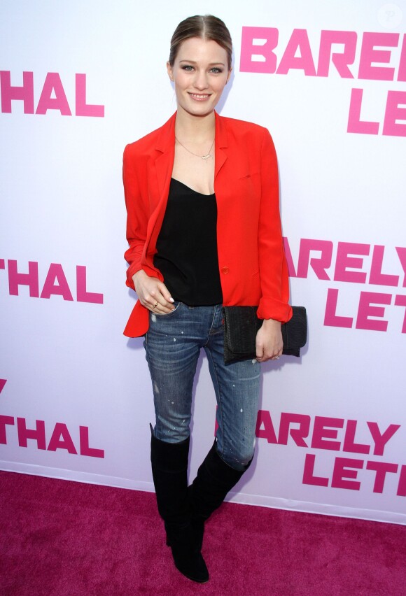 Ashley Hinshaw - Avant-première du film Barely Lethal à Los Angeles le 27 mai 2015