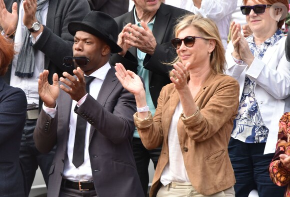 Sylvain Wiltord et Michèle Laroque - People dans les tribunes lors du tournoi de tennis de Roland Garros à Paris le 29 mai 2015