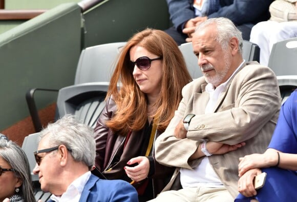 Francis Perrin et sa femme Gersende - People dans les tribunes lors du tournoi de tennis de Roland Garros à Paris le 29 mai 2015.