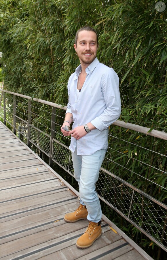 Julien Doré - People au village des Internationaux de France de tennis de Roland Garros à Paris le 29 mai 2015. 