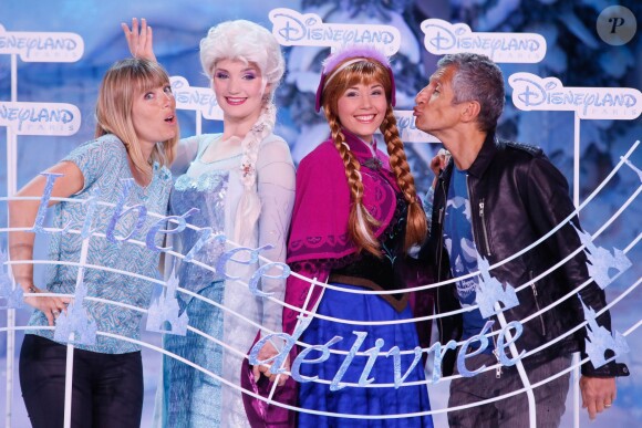 Nagui et sa femme Mélanie Page participent au lancement de la Fête Givrée à Disneyland Paris, à Marne-la-Vallée, le 30 mai 2015.
