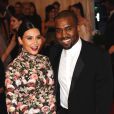 Kim Kardashian, enceinte, et Kanye West au Met Gala à New York, le 6 mai 2013.