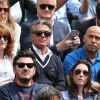 Muriel Mayette et Gérard Holtz, Eric Judor et sa compagne dans les tribunes des Internationaux de France de tennis de Roland-Garros à Paris, le 1er juin 2015.