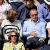Michel Leeb entouré de sa femme Béatrice et de sa fille dans les tribunes des Internationaux de France de tennis de Roland-Garros à Paris, le 1er juin 2015.