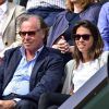 Michel Leeb entouré de sa femme Béatrice et de sa fille dans les tribunes des Internationaux de France de tennis de Roland-Garros à Paris, le 1er juin 2015.