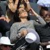 Djibril Cissé et sa compagne Marie-Cécile dans les tribunes des Internationaux de France de tennis de Roland-Garros à Paris, le 1er juin 2015.