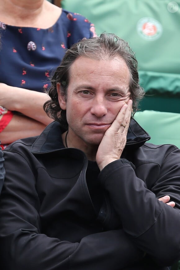 Philippe Candeloro dans les tribunes des Internationaux de France de tennis de Roland-Garros à Paris, le 1er juin 2015.