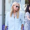 Iggy Azalea, qui s'est récemment fiancée avec Nick Young, sort d'un salon de coiffure à Brentwood, le 2 juin 2015.