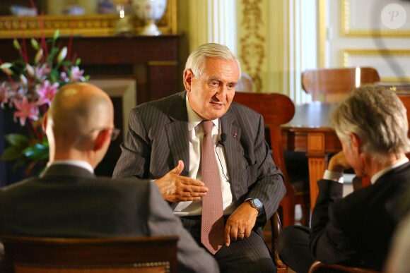 Exclusif - Prix Spécial - Rendez-vous avec Jean-Pierre Raffarin dans son bureau au Sénat pour le tournage du documentaire de Cyril Viguier "Jean-Pierre Raffarin, L'autre force tranquille" à Paris, le 9 juillet 2014.