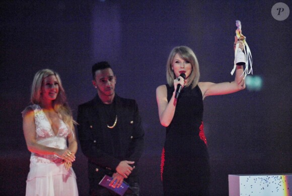 Taylor Swift, Ellie Goulding, Lewis Hamilton - Scène des "BRIT Awards 2015" à Londres, le 25 février 2015. 