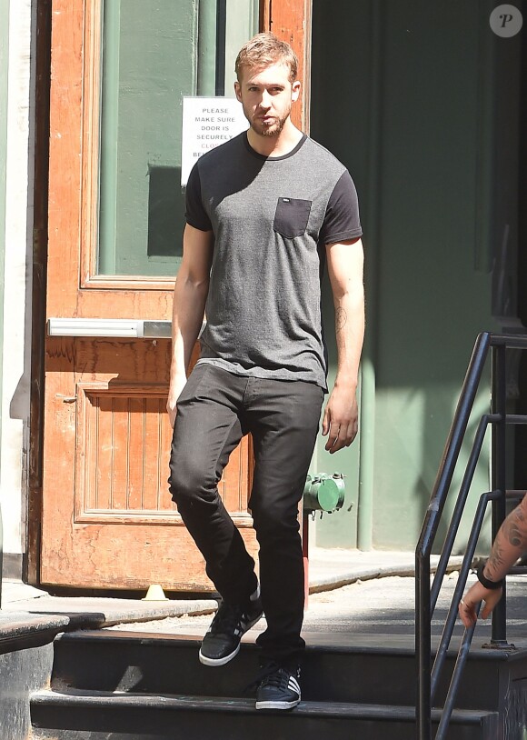 Calvin Harris (compagnon de Taylor Swift) quitte son appartement à New York le 29 mai 2015.  