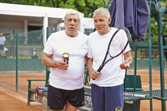 Jean-Pierre Castaldi et Patrick Poivre d'Arvor lors de la deuxième journée du Trophée des personnalités à Roland-Garros, le mercredi 3 juin 2015.