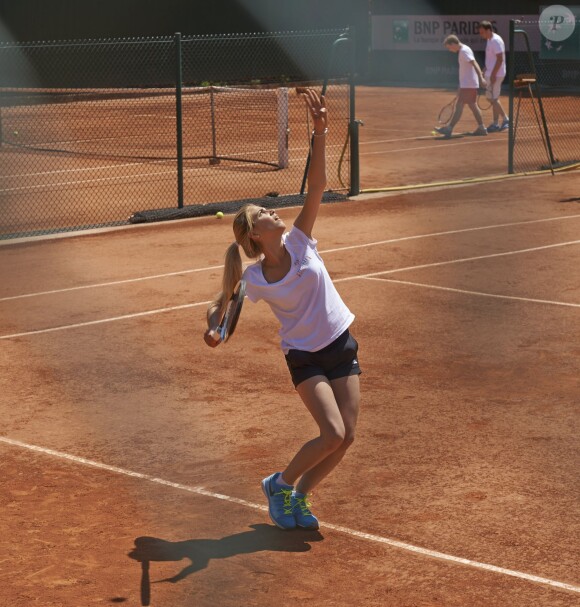 La chanteuse Joyy lors de la troisième journée du Trophée des personnalités à Roland-Garros, le jeudi 4 juin 2015.