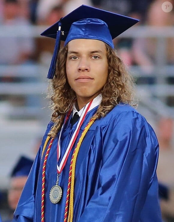 Joseph Baena, le fils illégitime de Arnold Schwarzenegger, reçoit le diplôme de son école à Riverside, le 28 mai 2015 