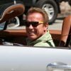 Arnold Schwarzenegger rejoint sa magnifique voiture, une Bugatti, après avoir déjeuner au restaurant à Beverly Hills. Le 4 avril 2015