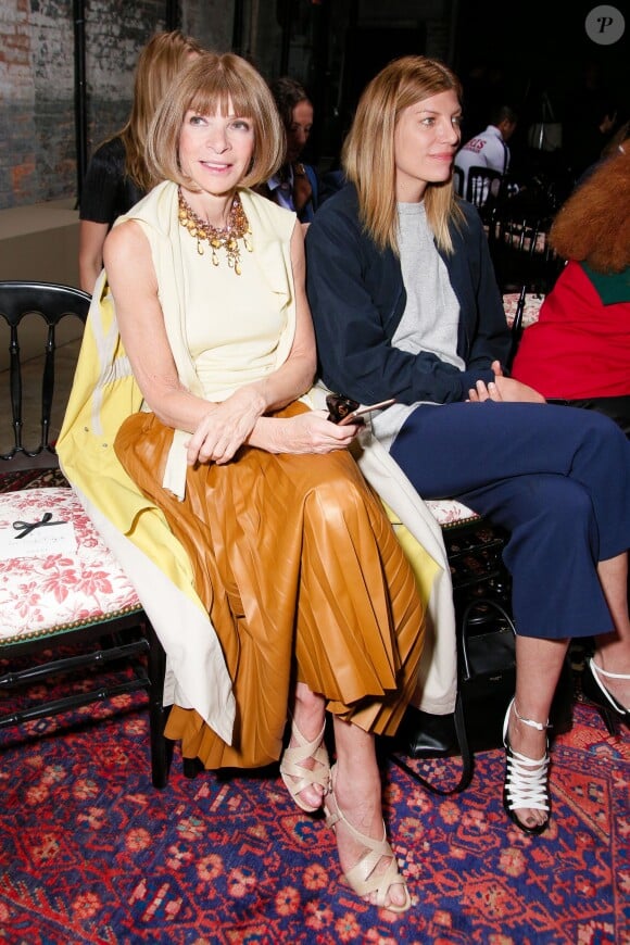 Anna Wintour et Virginia Smith assistent au défilé Gucci croisière 2016 à la fondation Dia Art. New York, le 4 juin 2015.