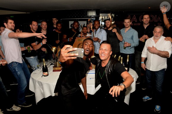 Exclusif - Luc Abalo, Jean Roch et les membres de l'équipe - L'équipe de handball du Paris Saint-Germain, sacrée championne de France, fête sa victoire au restaurant La Gioia à Paris, le 4 juin 2015.04/06/2015 - Paris
