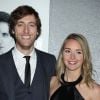 Thomas Middleditch et sa fiancée à la première de Silicon Valley, Hollywood, Los Angeles, le 3 avril 2014