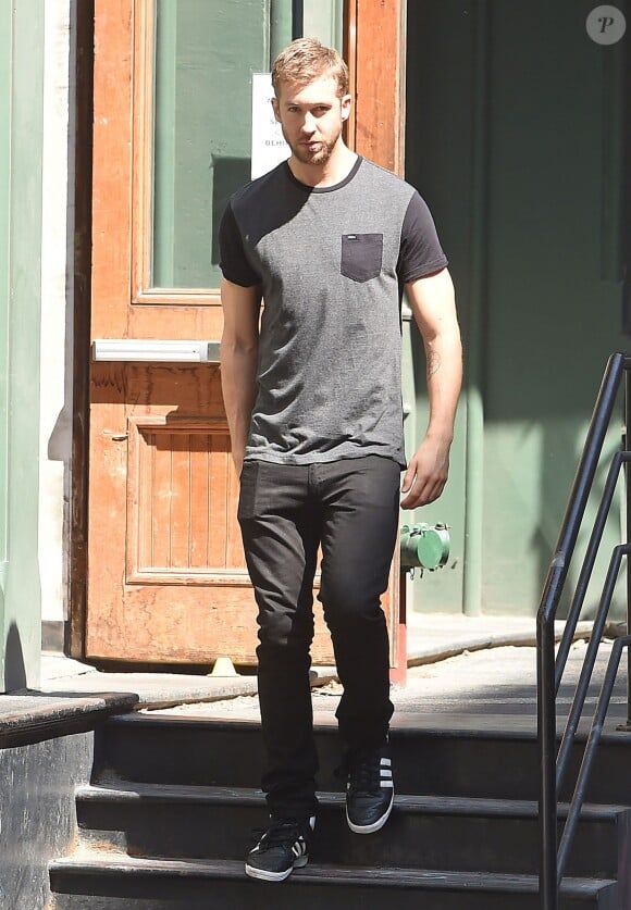 Calvin Harris (compagnon de Taylor Swift) quitte son appartement à New York le 29 mai 2015. 