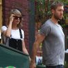 Taylor Swift et son petit-ami Calvin Harris sortent d'un restaurant à New York, le 28 mai 2015. 