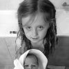Liberty Rose, la fille d'Abbey Clancy et Peter Crouch avec sa soeur Sophia - Photo publiée le 7 juin 2015