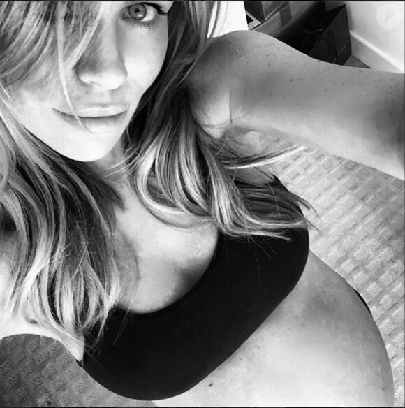 Abbey Clancy, enceinte et sur le point d'accoucher - photo publiée sur son compte Instagram le 3 mai 2015