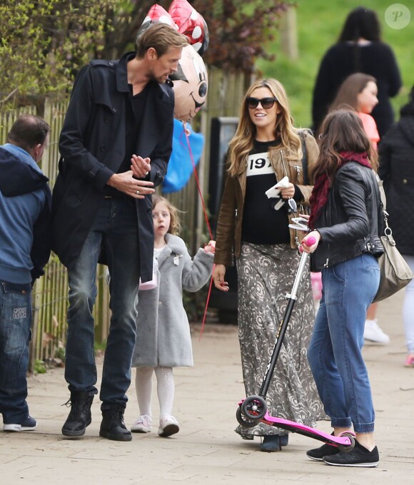 Abbey Clancy était de sortie avec son époux Peter Crouch et leur petite Sophia à la Hampstead Heath Fair de Londres, le 5 avril 2015