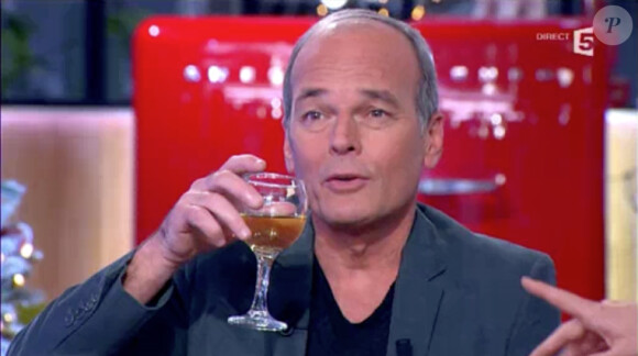 Laurent Baffie en pleine dispute avec Jérémy Michalak dans "C à vous" sur France 5, le jeudi 12 décembre 2013.