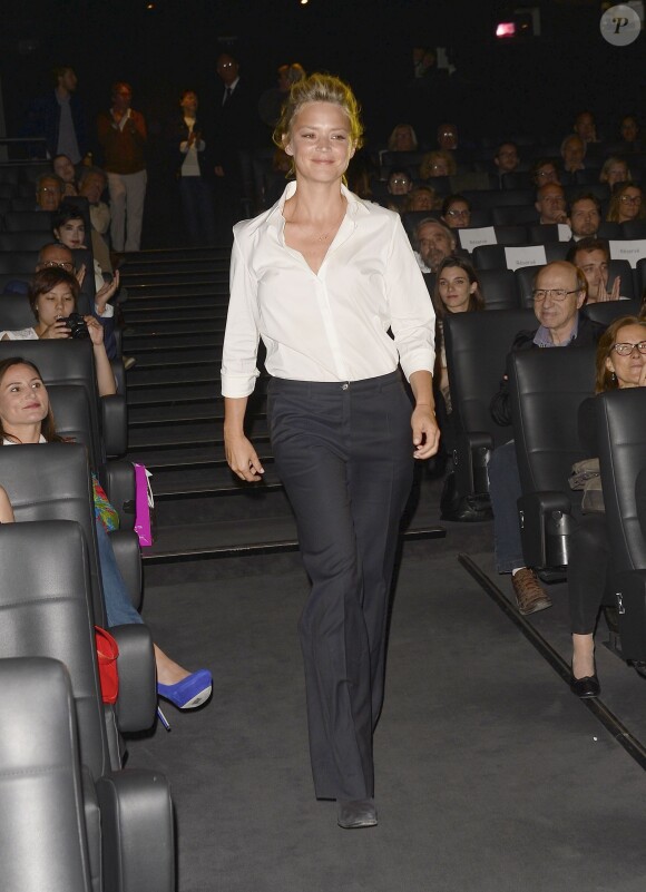 Exclusif - Virginie Efira - Avant première du film "Une famille à louer" au cinéma Publicis lors du 4e Champs-Elysées Film Festival à Paris le 15 juin 2015