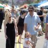  Scott Baio, son éposuse Renee et leur fille Bailey au Farmer's Market de Los Angeles, le 13 juin 2010