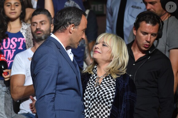 Exclusif - Nikos Aliagas et France Gall, dans les arènes de Nîmes à l'occasion de la spéciale Fête de la musique de l'émission La Chanson de l'année sur TF1, le samedi 20 juin 2015.