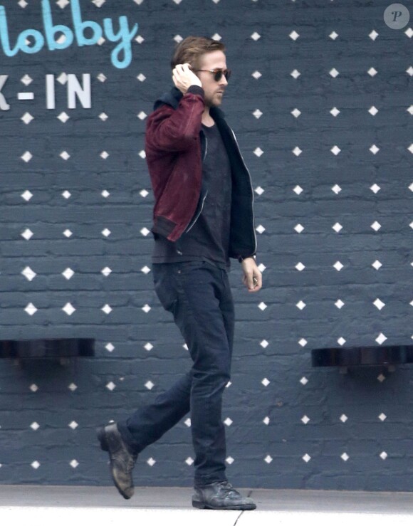 Exclusif - Ryan Gosling, jeune papa, à la sortie de son hôtel à Hollywood, le 26 mai 2015