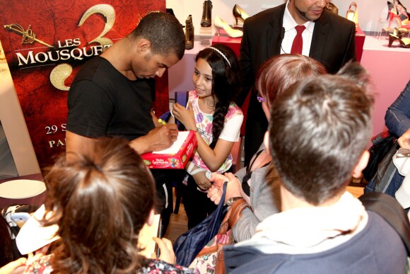 Brahim Zaibat donnait un cours de danse à quelques privilégiés heureux chez San Marina à Villeneuve d'Ascq le 19 juin 2015, dans le cadre de la promotion des 3 Mousquetaires