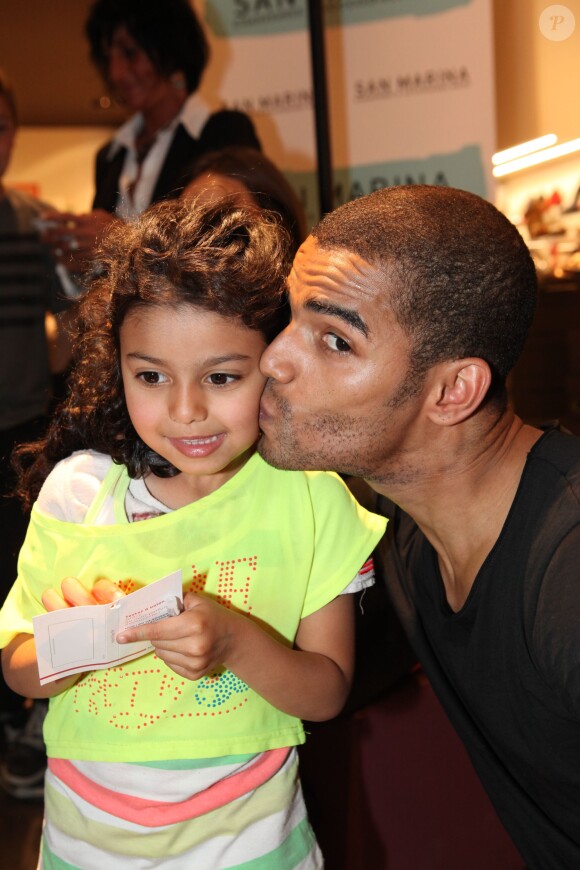 Brahim Zaibat donnait un cours de danse à quelques privilégiés heureux chez San Marina à Villeneuve d'Ascq le 19 juin 2015, dans le cadre de la promotion des 3 Mousquetaires
