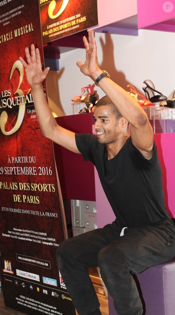 Brahim Zaibat donnait un cours de danse à quelques privilégiés heureux chez San Marina à Villeneuve d'Ascq le 19 juin 2015, dans le cadre de la promotion des 3 Mousquetaires