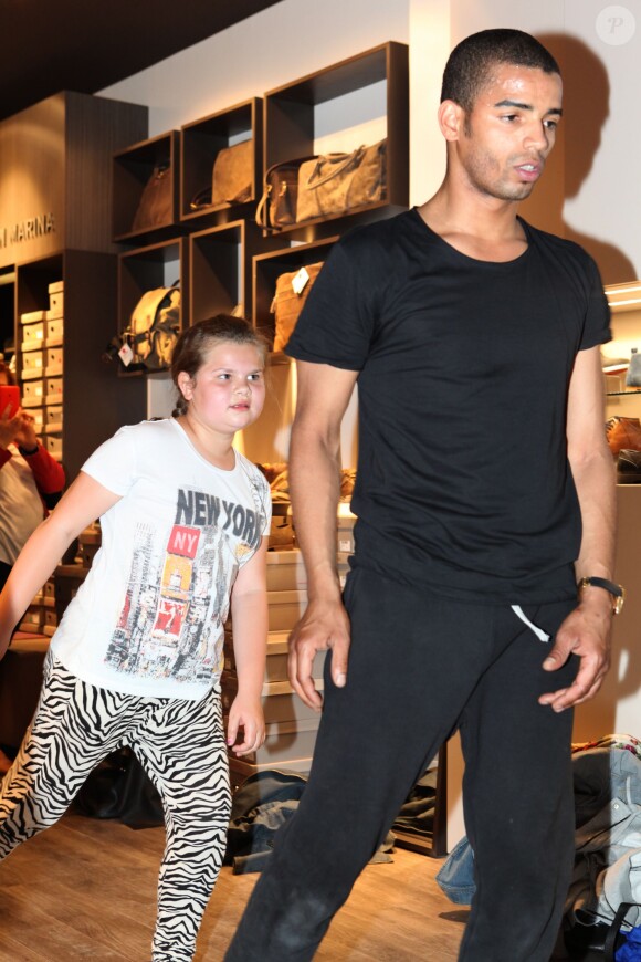 Brahim Zaibat donnait un cours de danse à quelques privilégiés heureux chez San Marina à Villeneuve d'Ascq le 19 juin 2015, dans le cadre de la promotion des 3 Mousquetaires