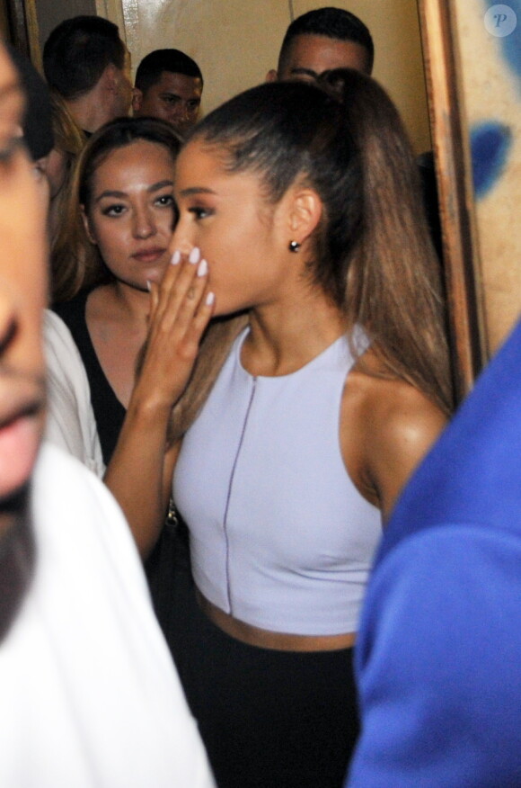 Ariana Grande à la sortie d'un restaurant à Barcelone, le 15 juin 2015