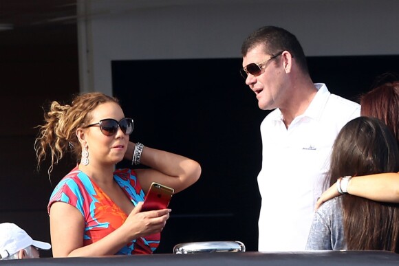 La diva Mariah Carey sur le yacht de son amoureux James Packer, à Juan-les-Pins, le 25 juin 2015