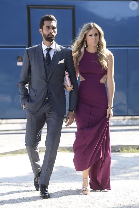 Alvaro Arbeloa et sa femme Carlota Ruiz lors du mariage de José Callejón et Marta Ponseti à Torrelodones, à Madrid le 19 juin 2015
